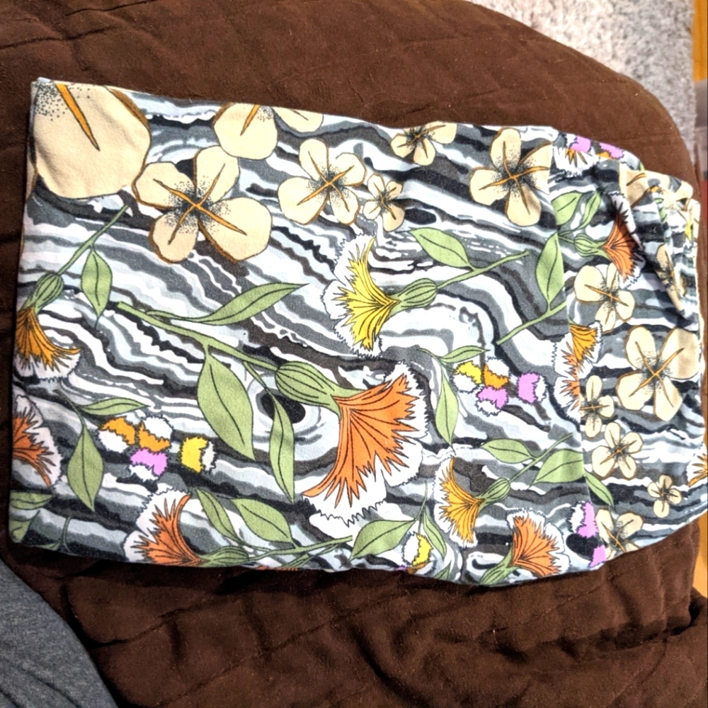 TC LuLaRoe leggings 2/$17 3/23 4/27